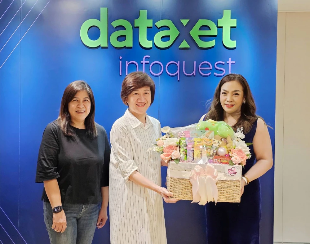 CH ร่วมมอบกระเช้าแสดงความยินดี เนื่องในโอกาสวันครบรอบ 34 สำนักข่าว infoquest